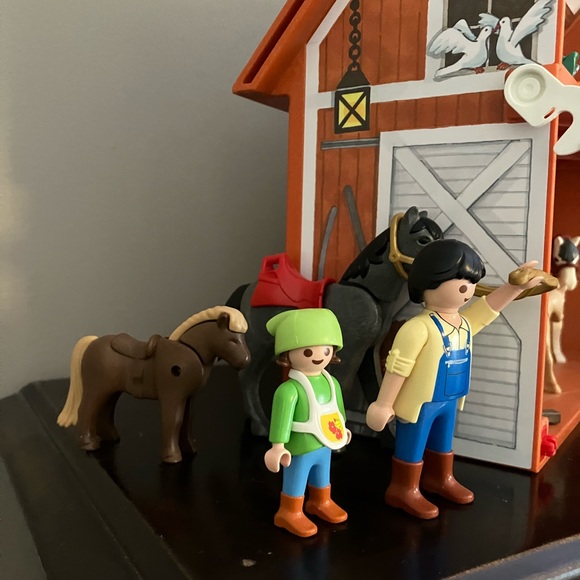 Playmobil Take-Along Barn with Handle, Full of Accessories - Picture 10 of 16